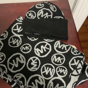 Micheal Kors hat and scarf black set